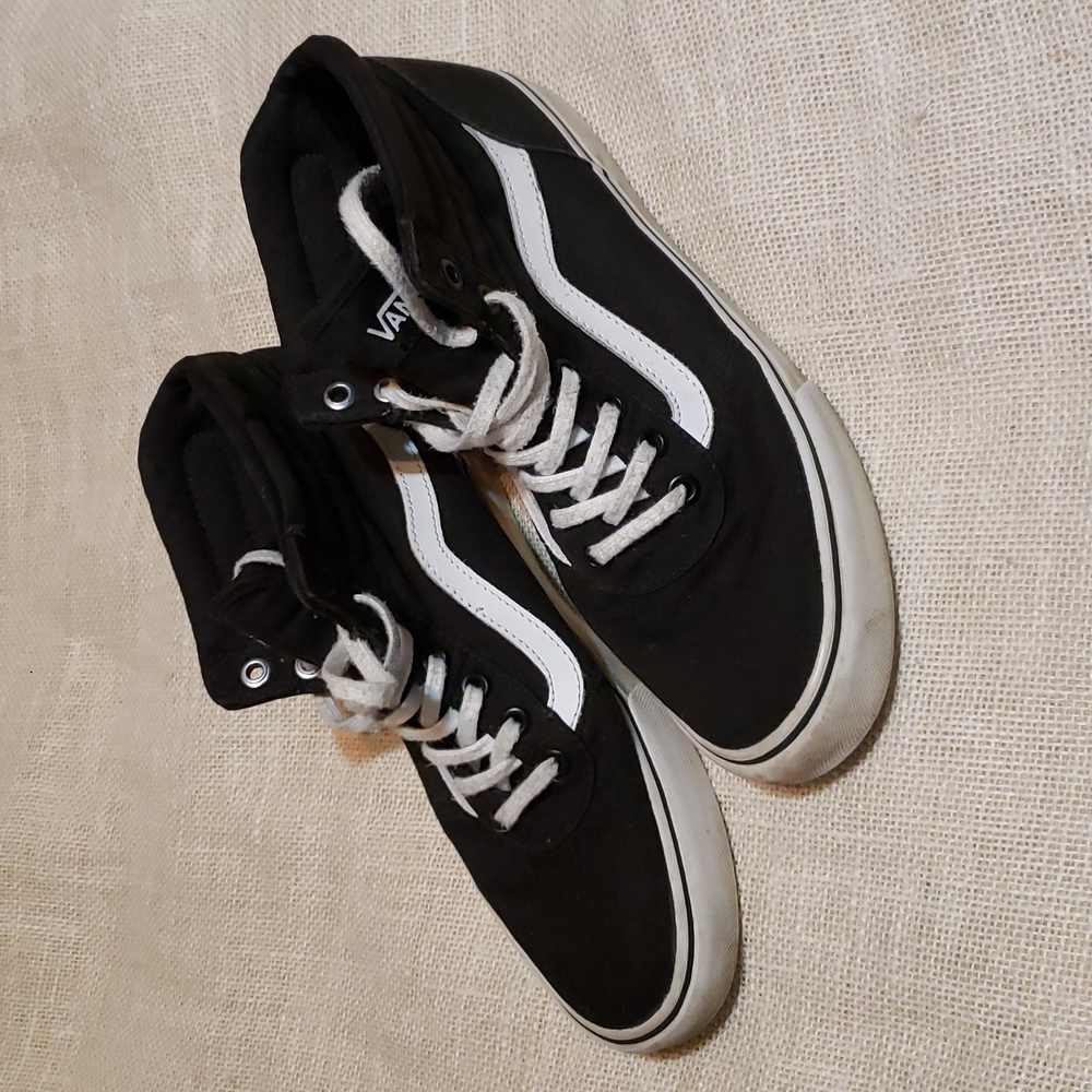 Vans•Women’s Hi-Top (8)